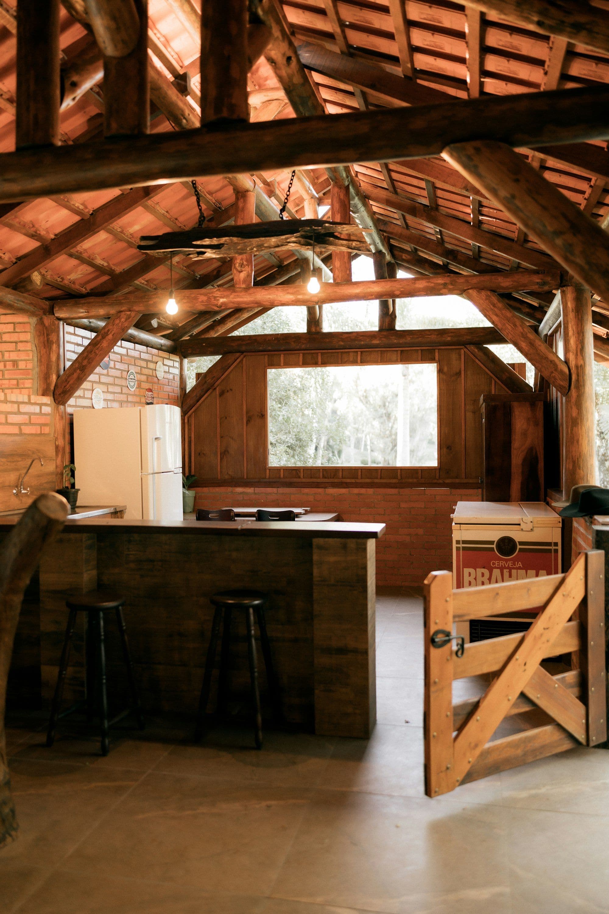 Outdoor Kitchen Design Guide: Layout, Materials, Workflow