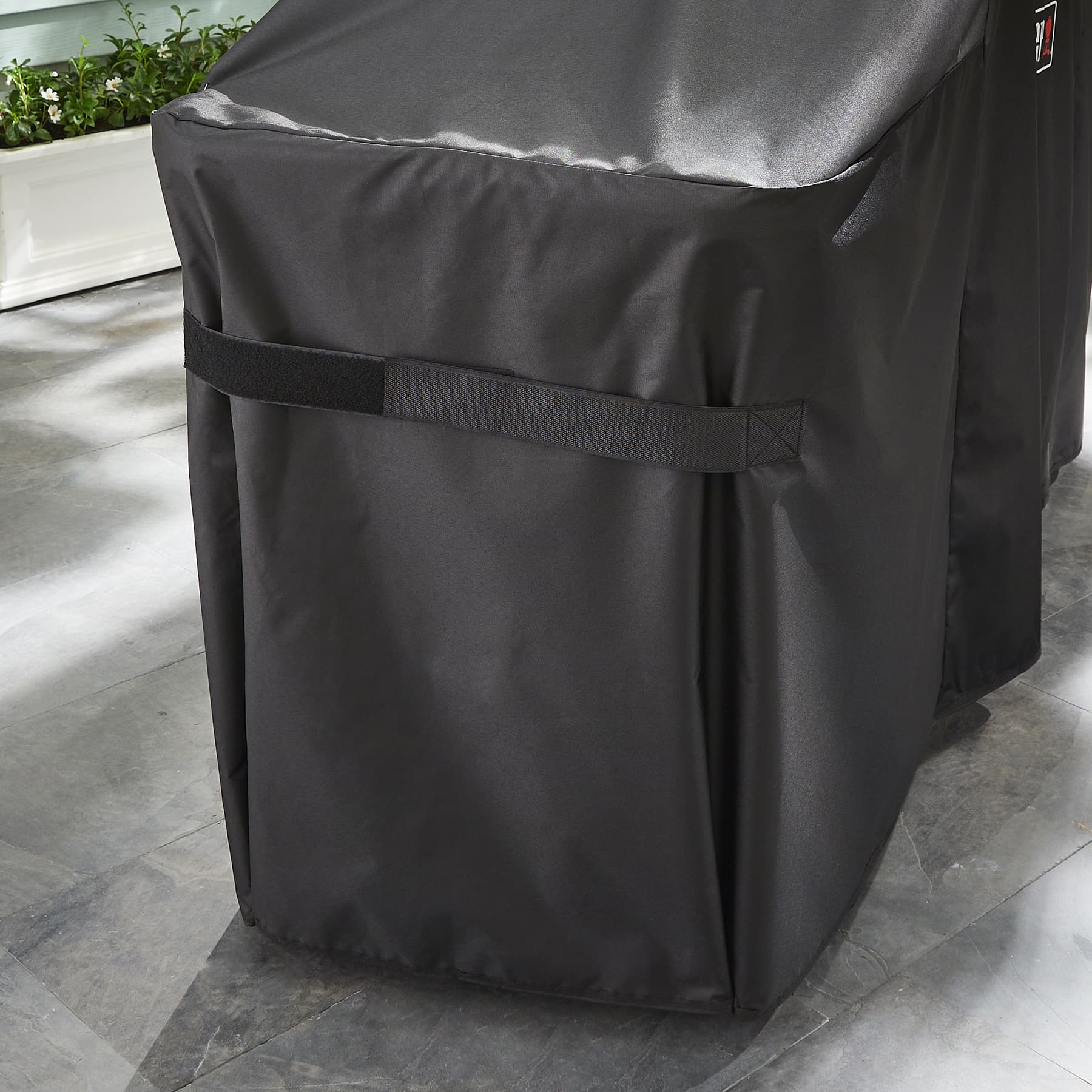 Weber Grills Premium Grill Cover for Traveler Portable Griddle with Expandable Stand thumbnail 5