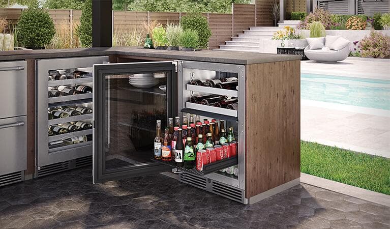 Perlick 24-Inch Signature Series Stainless Steel Glass Door Outdoor Dual-Zone Refrigerator/Wine Reserve w/ Door Lock - Right Hinged thumbnail 4