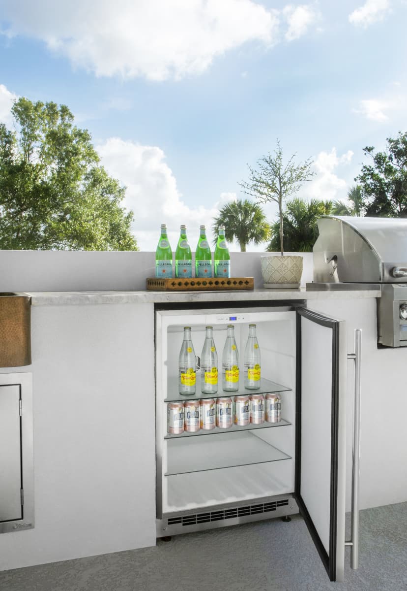 U-Line 24-Inch 5.4 Cu. Ft. Outdoor Rated Solid Door Compact Refrigerator - Stainless Steel thumbnail 7