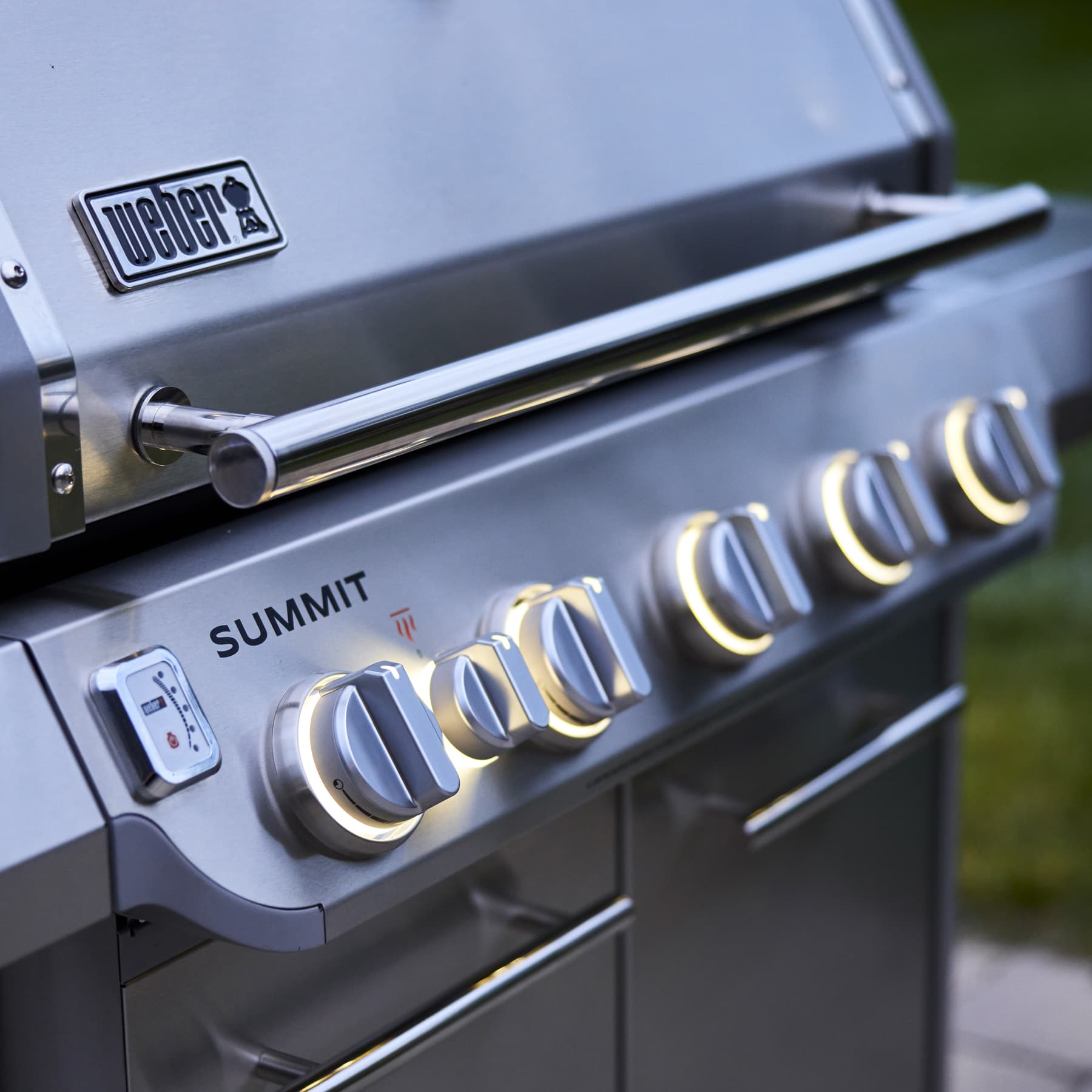 Weber Grills Summit FS38 S Freestanding Gas Grill Rotisserie Sear Burner and Side Burner thumbnail 2