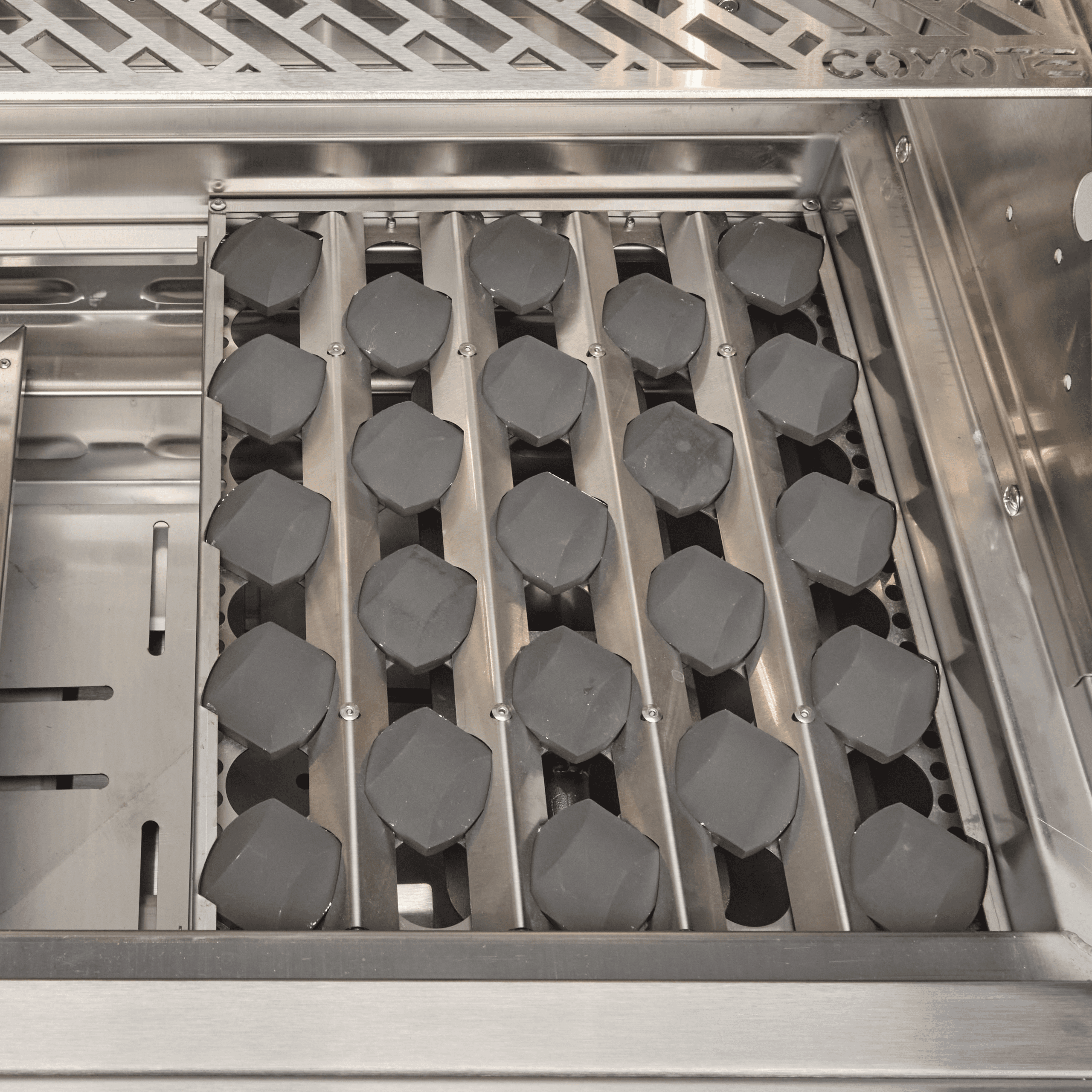 Coyote Sl Series 2 Burner Freestanding Gas Grill Rapidsear Infrared Burner and Rotisserie thumbnail 4