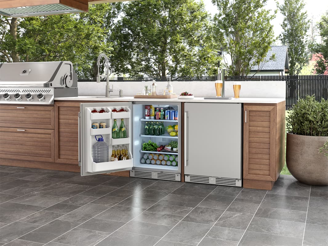 Zephyr Presrv 24-Inch 5.6 Cu. Ft. Outdoor Rated Compact Refrigerator with Locking Door thumbnail 9