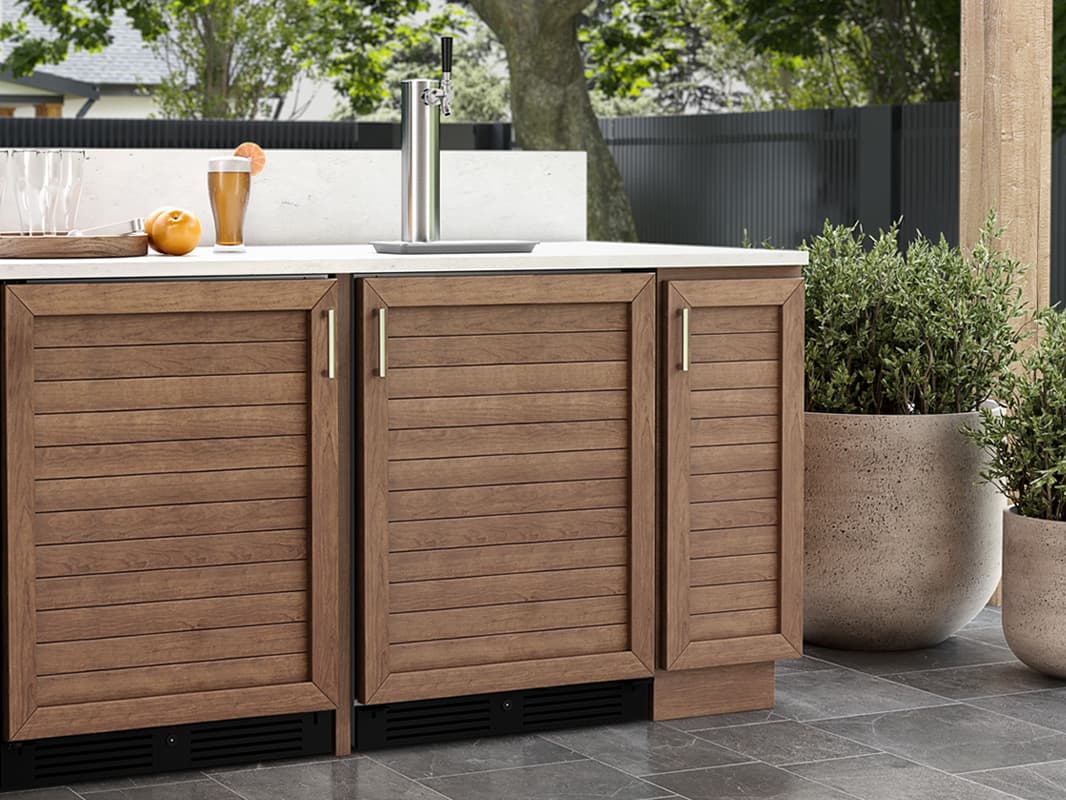 Zephyr Presrv 24-Inch 6 Cu. Ft. Reversible-Hinged Outdoor Rated Kegerator with Locking Door thumbnail 9