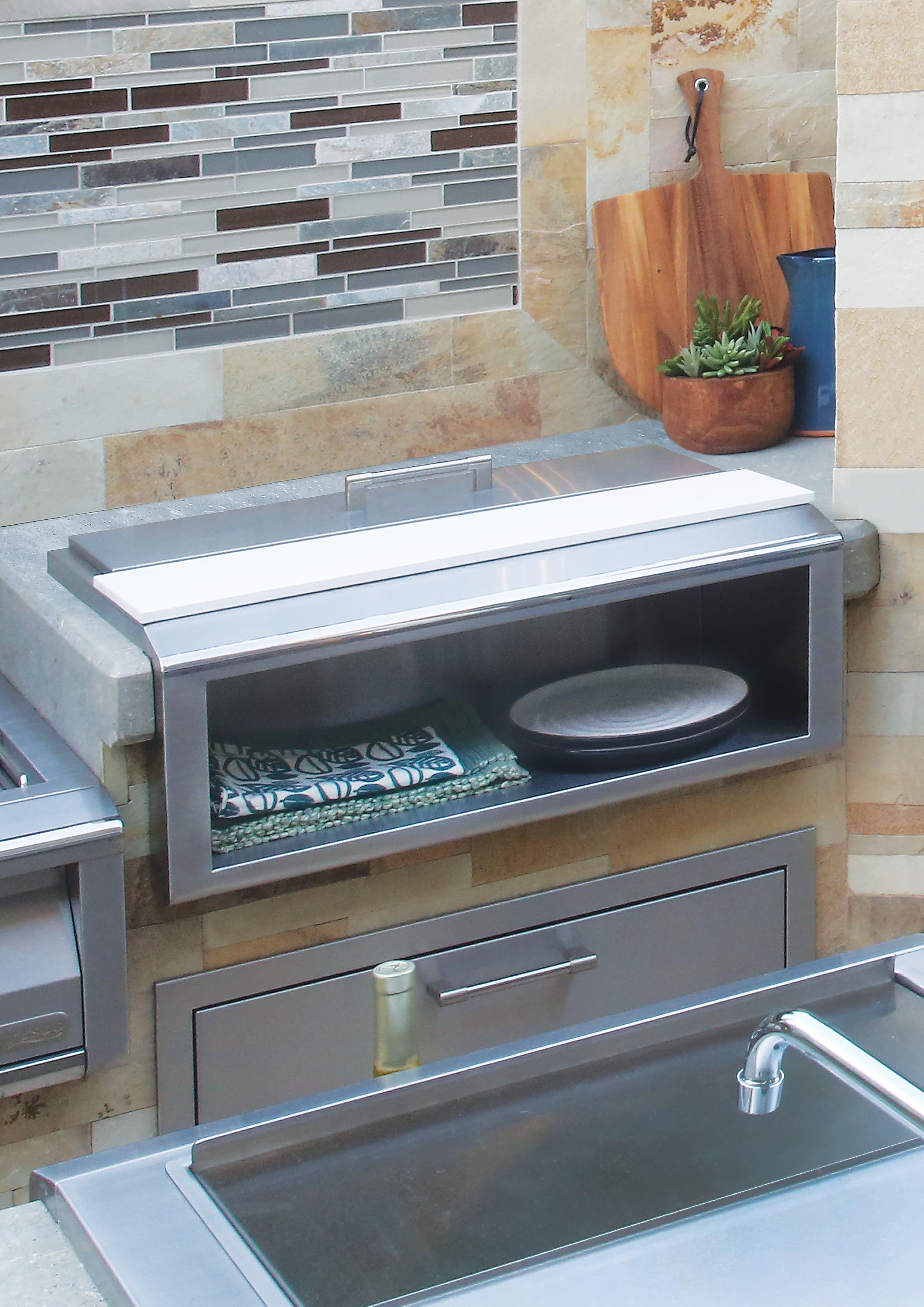 Alfresco Grills 30-Inch Built-In Plate and Garnish Station with Food Pans — image 1